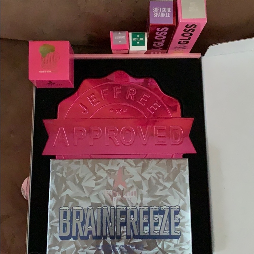 JSC valentines 2020 mystery box items